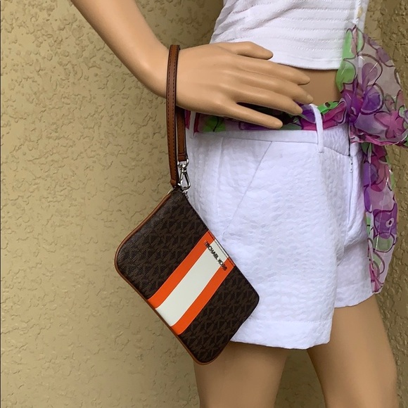 Michael Kors Jet Set Travel Large Top Zip wristlet - Picture 8 of 16